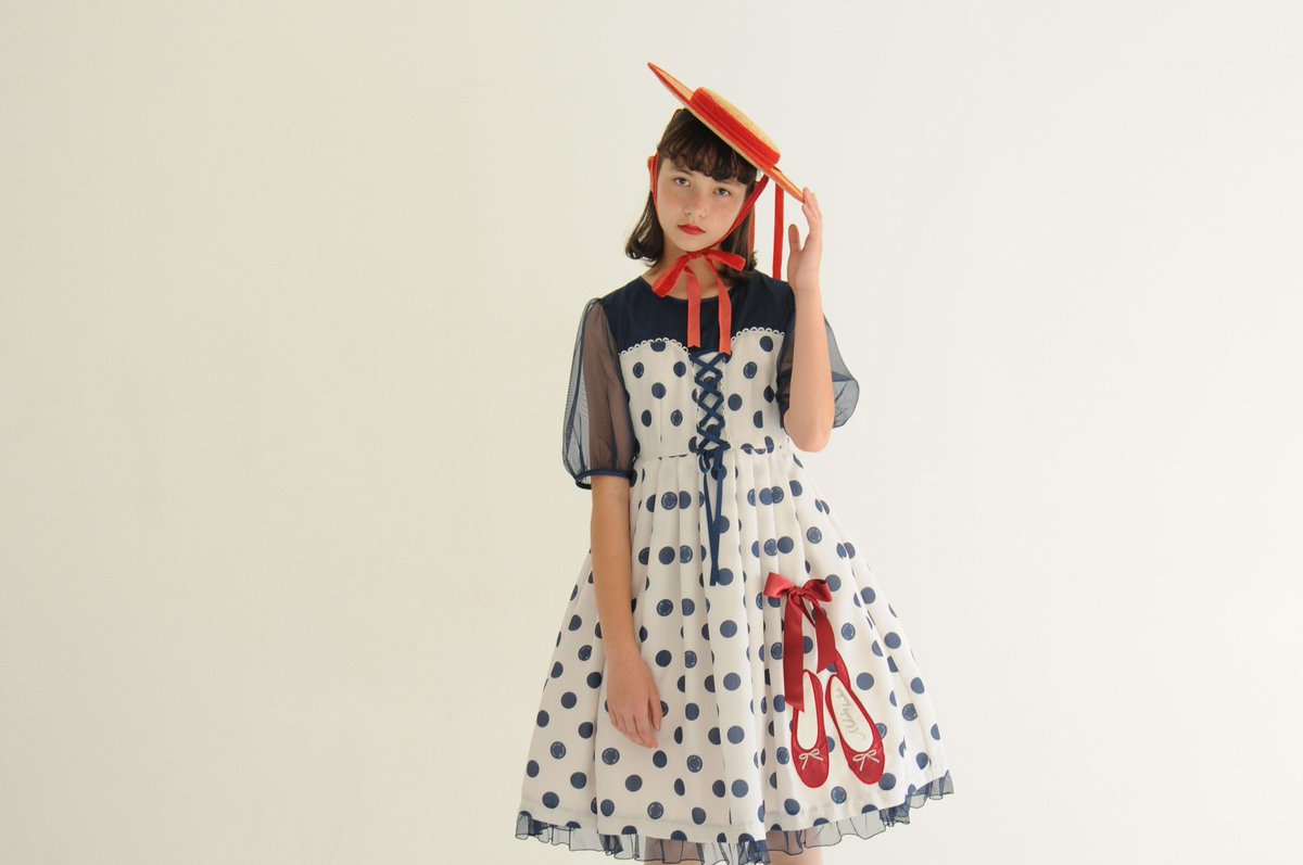 Lafary ラファリー この秋始まる お洋服の物語 ﾟ ﾟ ﾟ ﾟ ﾟ ファッションブランド Melodybasket Melodybasket ﾟ ﾟ ﾟ ﾟ ﾟ ﾟ お人形さんのように愛らしく ちょっぴりノスタルジックに 詳しい情報はこちら