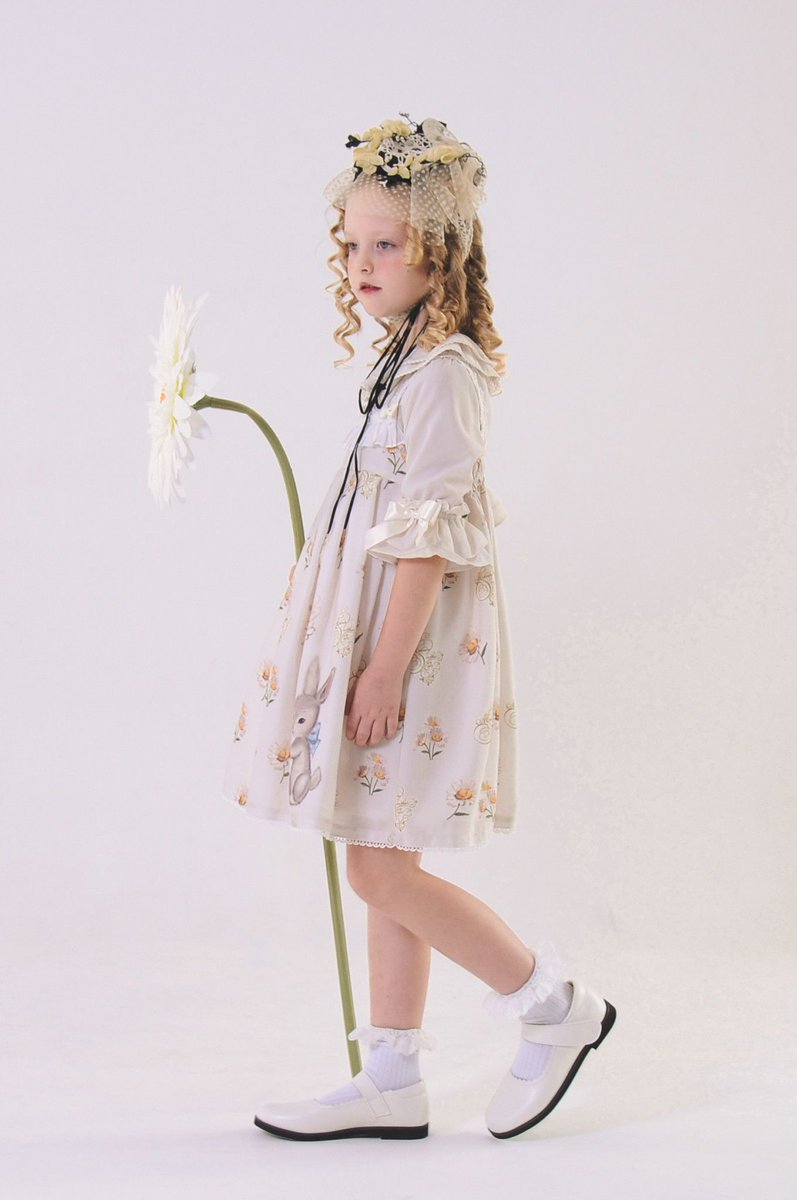 Lafary ラファリー この秋始まる お洋服の物語 ﾟ ﾟ ﾟ ﾟ ﾟ ファッションブランド Melodybasket Melodybasket ﾟ ﾟ ﾟ ﾟ ﾟ ﾟ お人形さんのように愛らしく ちょっぴりノスタルジックに 詳しい情報はこちら