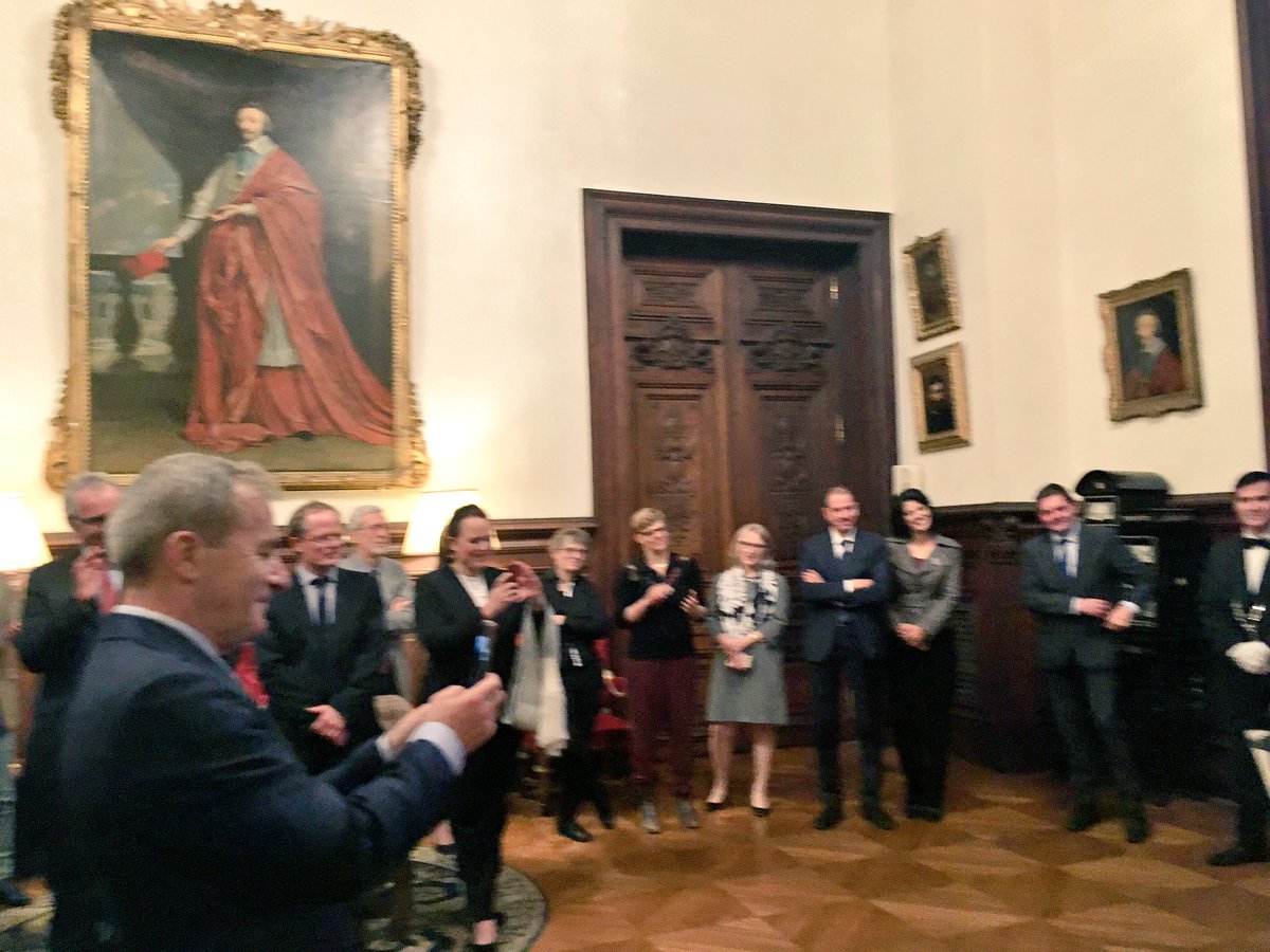 Laurence Auer tweet media