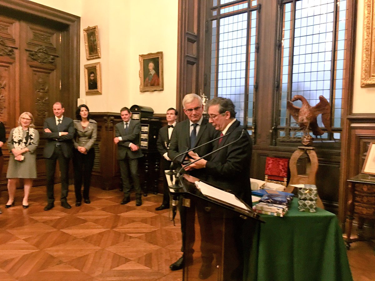 Laurence Auer tweet media