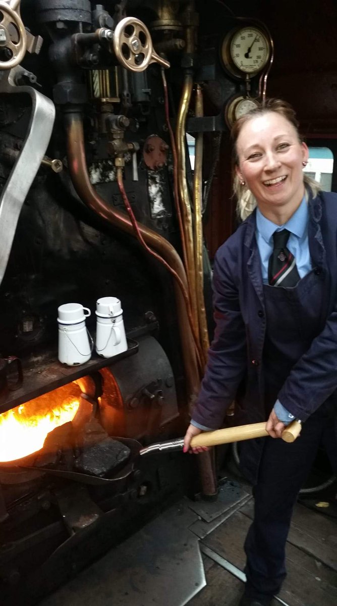 Happiness personified. 😂😂 👍 #Fireman @eastlancsrly @PRCLT6233 #Bury #DuchessOfSutherland #Happy #NewShovel