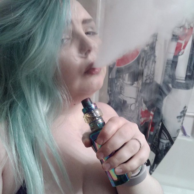 Loving my Smok Procolor 225w with the Horizontech Falcon! The tank has bubble glass and a flavorful mesh<a href="/tag/diy"class="tags"><span>#diy</span></a><a href="/tag/bae"class="tags"><span>#bae</span></a><a href="/tag/vape"class="tags"><span>#vape</span></a><a href="/tag/vapefam"class="tags"><span>#vapefam</span></a><a href="/tag/vapelife"class="tags"><span>#vapelife</span></a><a href="/tag/vapeporn"class="tags"><span>#vapeporn</span></a><a href="/tag/vapelyfe"class="tags"><span>#vapelyfe</span></a>