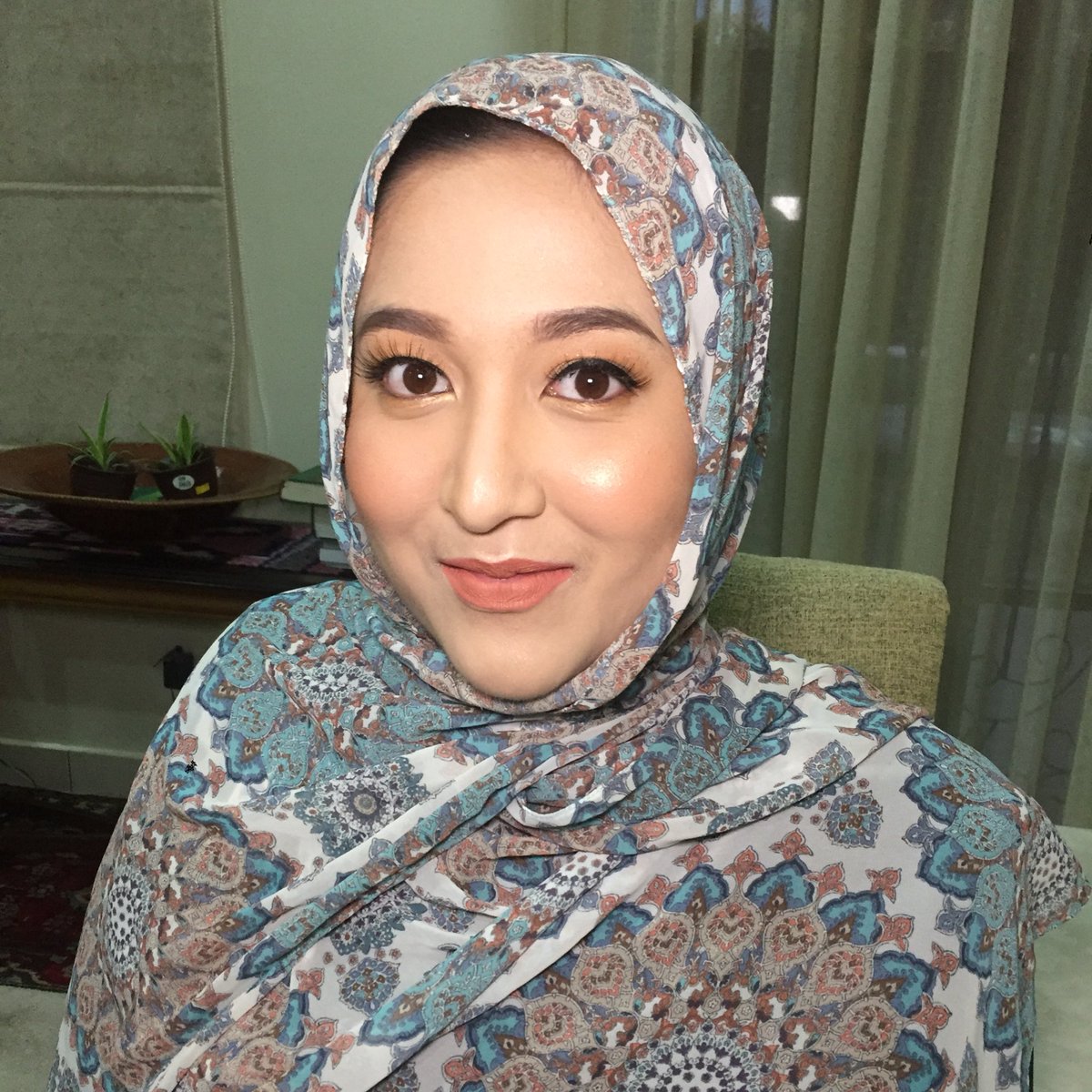 LeaIsmail_'s tweet photo. Just to let you girls know my updated rates 🌹
Convo rm80
Event rm100
#muaselangor #muashahalam #makeupartist #eventmakeup #convomakeup #dinnermakeup #dinner #makeupartistshahalam #shahalam #makeup #makeupkonvo https://t.co/V2AyXvT810