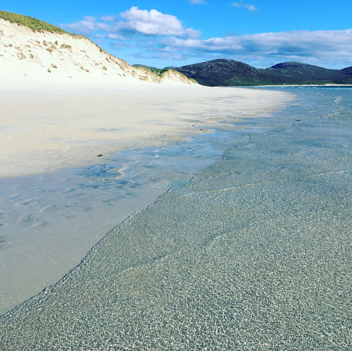 Today’s #islandmemory comes from #luskentyre #losgintir #harris #isleofharris #hebrides #outerhebrides #westernisles #islands #scottishislands #beach #beachesoftheworld #scotland @theouterhebrides