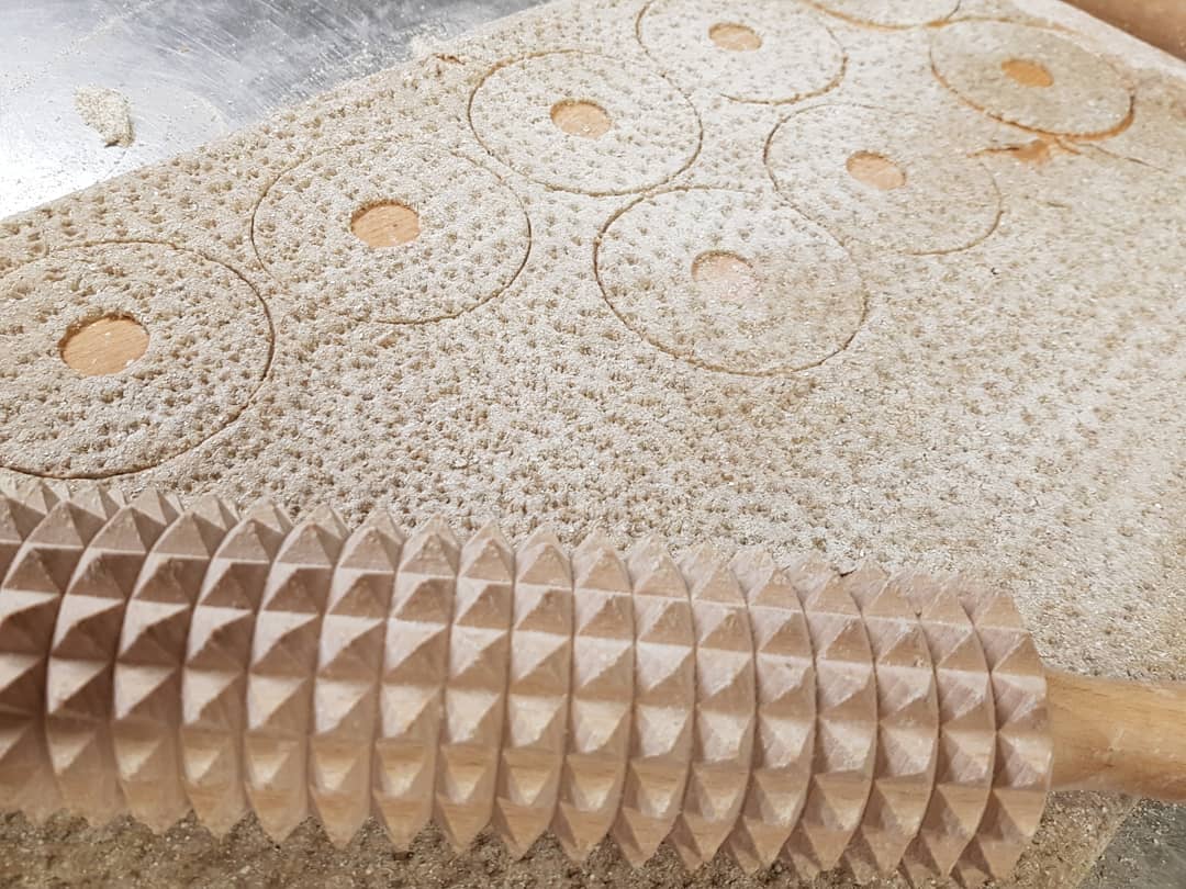 thoughtfulbread's tweet photo. Knäckebröd. Delicious rye crispbreads. These are sesame and rye...on our retail shelves from tomorrow.
They are really good with honey drizzled on top and eaten with a strong blue cheese.
#knackebrod #crispbreads #rye #sourdough https://t.co/xWTSrkoPrh