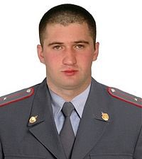 Инспектор ДПС Заур  Джибилов 23 октября 2012  преградил дорогу террористу-смертнику,в машине которого было взрывное устройство
Он не пропустил его в Северную Осетию
Преступник взорвал машину на посту ДПС
Ценой своей жизни Заур предотвратил теракт в республике!

ГЕРОЙ РОССИИ(посм)