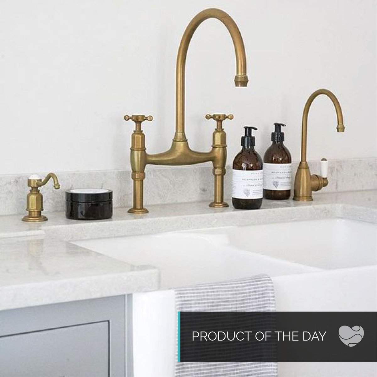 Leila Loves @perrinandrowe just lovely metallic taps. So, striking in any kitchen in our designs. buff.ly/2OGerKY
#interiordesign #brass #kitchentap #taps #kitchen #kitchendesign #perrinandrowe #interiorinspo #interior #interiors #interiorstyling #interiorstyle #home