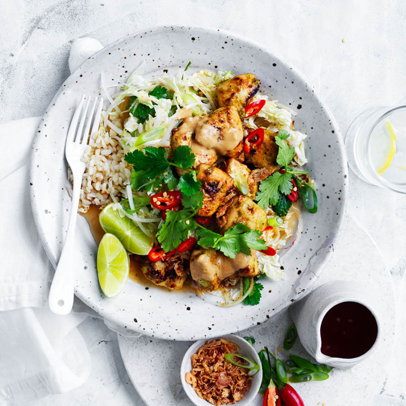 EatFitFood's tweet photo. Tender chicken in a smooth, rich creamy satay sauce, atop nutty brown rice and paired with a fresh green papaya salad 👌.
FINAL CHANCE to get this delivered straight to your doorstep Wednesday morning. 
.
Trust us you'll be patting yourself on the back come Wednesday 🙌 https://t.co/PgAA0p07c9
