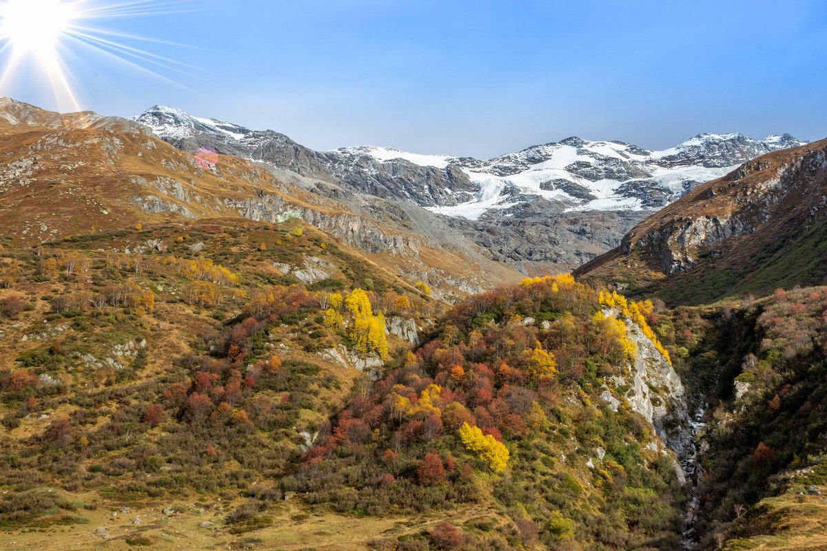 Amisdepralo's tweet photo. Arc-en-ciel de couleurs sur la #vanoise 🌞😎#pralognan  #alpes @pnvanoise @SavoieMontBlanc #Savoie #MagnifiqueFrance #montagne #alpes #vacances @hautemaurienne @alpesmagazine @lamontagne_fr #rainbow @FranceMontagnes @aroundthealps https://t.co/DqagsIcUvC