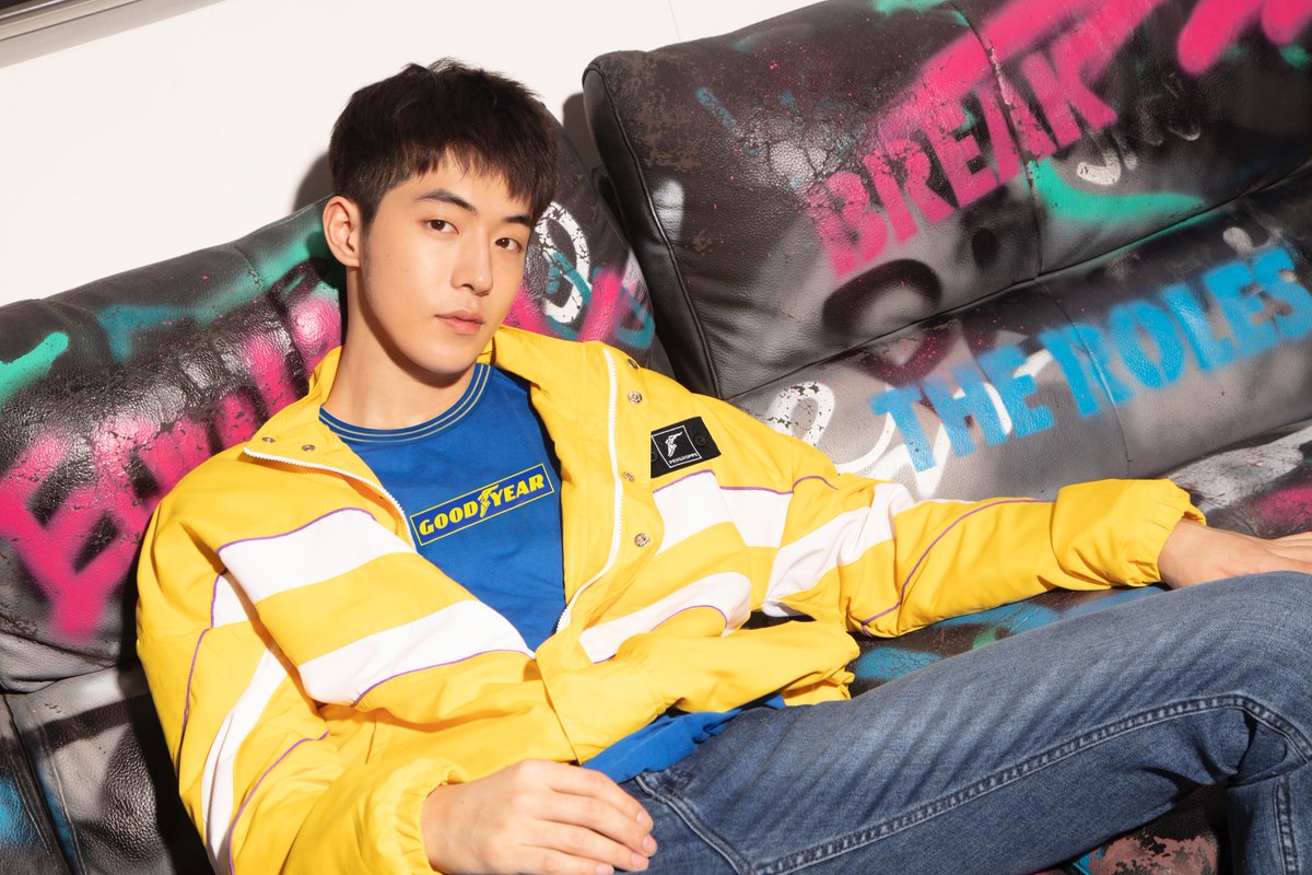 mb_buzzph's tweet photo. @skwngur is looking seriously hot in his yellow and blue coloured top and jacket from Penshoppe’s newest team up with @goodyear . #PenshoppeXGoodyear collection is now available at @PENSHOPPE stores nationwide. 👖😍 #PenshoppexJooHyuk #JooHyukforPenshoppe #MBentertainmentph https://t.co/GqtsFN1fQ8