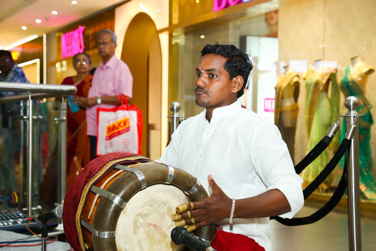pmcchennai's tweet photo. We celebrated the spirit of #Navratri with the #Golu Festival at @RmKV_Silks. There was a festive display of dolls, musicians and many smiling faces. 😍

#FestiveSeason https://t.co/MEUX2ZURvb