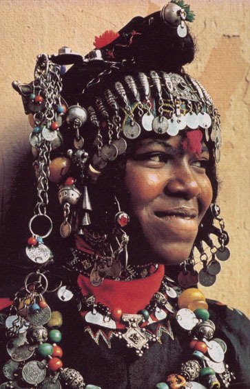 A History of The Afro-Arabs -- The HaratinThey are one of the most persecuted ethnic groups in all of human history, a black-Arab caste that emerged from a legacy of  #Islamic slavery in Africa under the  #Berbers &  #Moors. #afroarabs #BlackLivesMatter  