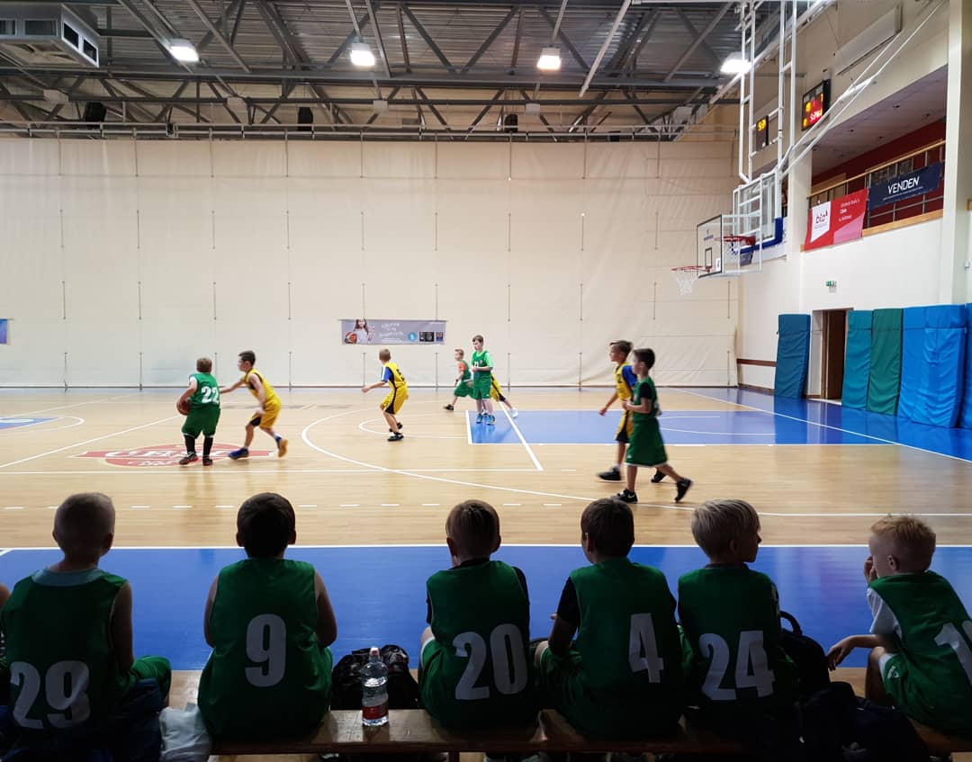 Baltā kausa 1. posms 23.-24.10.! Baltais kauss- mazo basketbolistu pirmā spēļu pieredze! 🏀
125 meiteņu un zēnu komandas tiksies 14 sporta zālēs - Rīgā, Mārupē, Cēsīs, Līvānos, Rugājos, Krāslavā, Ogrē, Jūrmalā, Saldū, Jaunpilī un Ventspilī ⛹️‍♀️⛹️‍♂️
#ljbl #baltaiskauss