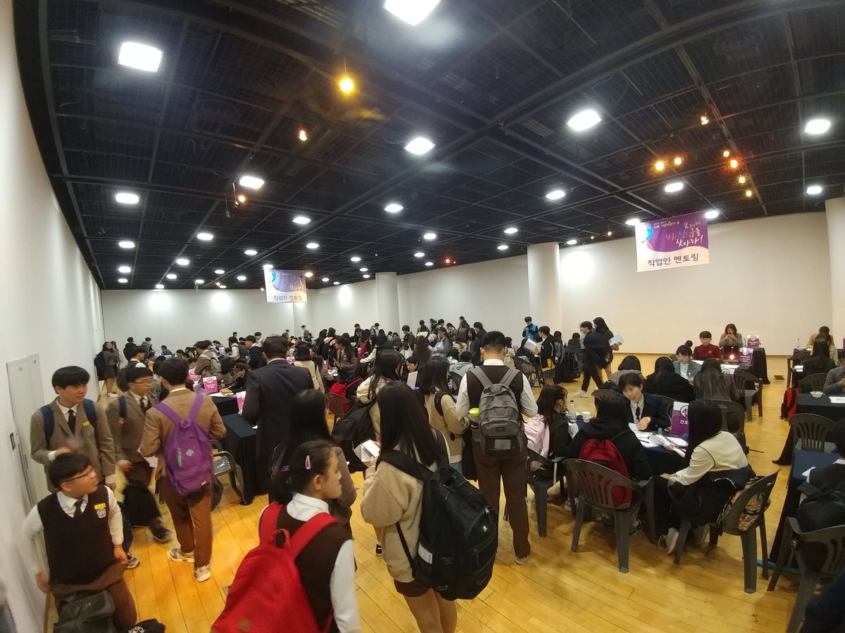 eclipse7722's tweet photo. '2018 성남시 진로직업체험의 날' 2018.10.23.(화) 13:00~16:30 코리아디자인센터 지하1층 전시관에서 진행되었습니다. https://t.co/GR6zCJsevR