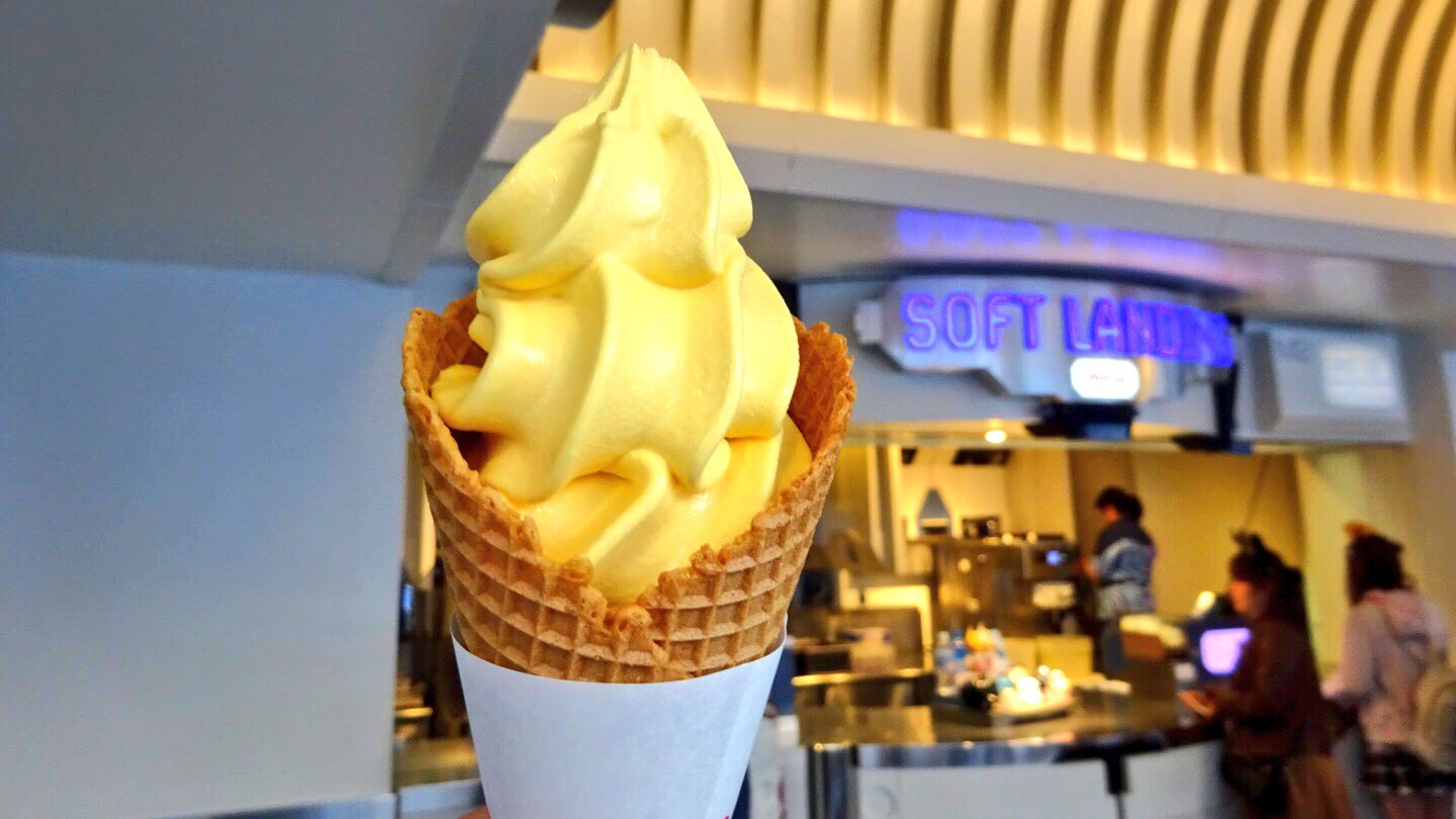 プロソフトクリーマー森川 Sur Twitter ハロウィンソフト ディズニーランドのハロウィン限定パンプキンソフト トゥモローランドの ソフトランディングなど 園内3店舗で10 31まで食べることができますよ ソフトクリーム ディズニーランド ディズニー