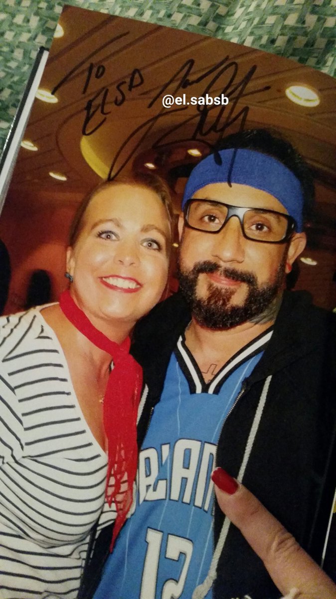 zazouBSB's tweet photo. Thanks @aj_mclean 😍😍 #backporchbottleservice ❤ @howied #backstreetboys #ajmclean #howiedorough #howied #comicconberlin2018 @germancomiccon https://t.co/5CpqxsEemP