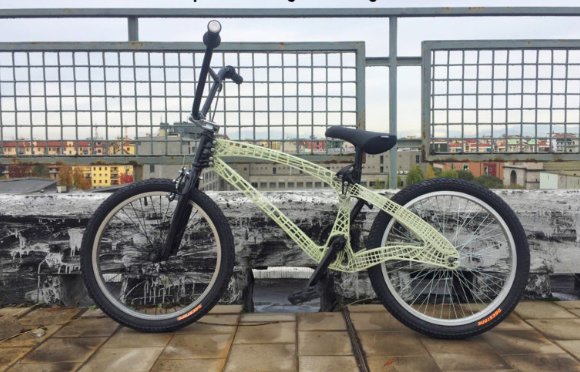 Autodesk_DE's tweet image. Mit #3DDruck und Autodesk #Netfabb ist dieses BMX von Moi 40 % leichter.