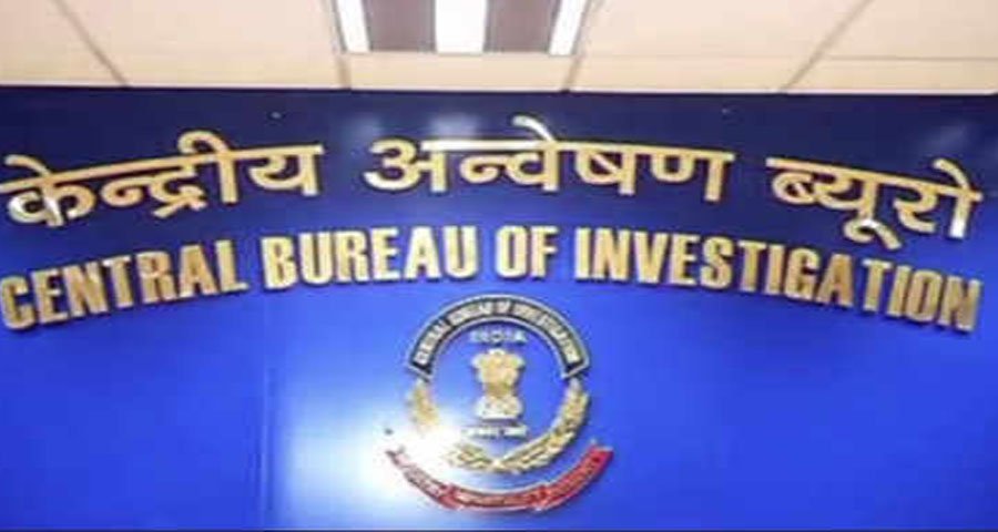 EconomicTimes's tweet image. #CBIVsCBI | #CBI Dy SP #DevendraKumar produced before #Delhi&apos;s #PatialaHouse Court. CBI demands police custody for CBI Dy SP Devendra Kumar, says, &quot;incriminating documents and evidence were found after raiding his office and residence&quot;