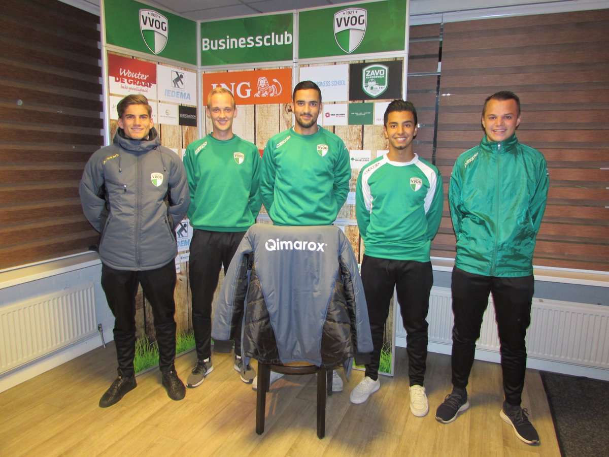 Qimarox's tweet photo. Qimarox sponsort het trainingstenue van Harderwijks voetbalteam @VVOGzat 2. Hiermee willen wij een maatschappelijk bijdrage leveren en tegelijkertijd de openstaande vacatures promoten. Bekijk onze vacatures op de website! #groenwitten #vvog #vvog2 #vacature #harderwijk #techniek https://t.co/Ae7Dt1c8QX