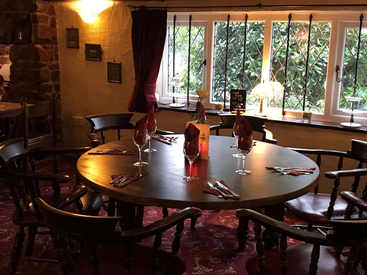 DartmoorBrewery's tweet photo. Say hello to our Pub of the Week - the @greyhoundinn_ at Fenny Bridges near Honiton. Enjoy a well-kept pint from @DartmoorBrewery with your excellent lunch or dinner in this welcoming country pub.  https://t.co/oETiRp6cDa https://t.co/UaSH3rYk5R