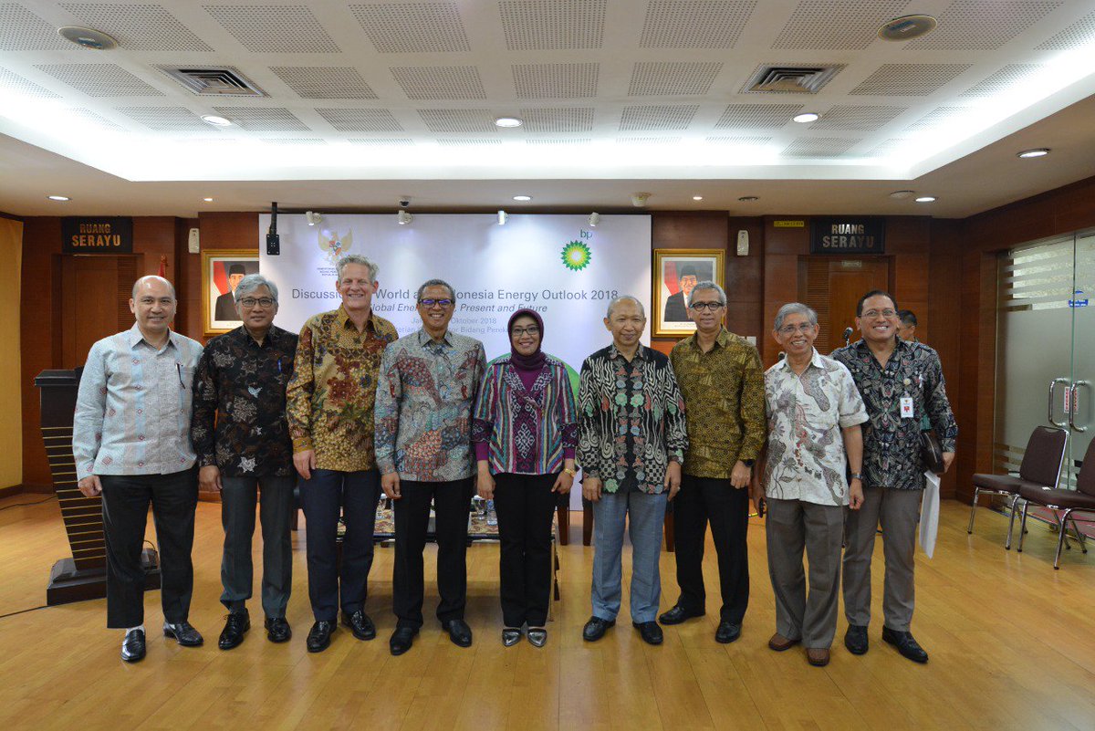 PerekonomianRI's tweet photo. #BeritaEkon

Jakarta (23/10) - Kedeputian Bidang Koordinasi Pengelolaan Energi, Sumber Daya Alam, dan Lingkungan Hidup Kemenko Perekonomian bersama British Petroleum (BP) mengadakan diskusi “World and Indonesia Energy Outlook 2018”.

https://t.co/nVLwalivUs https://t.co/kAFg02n3YA