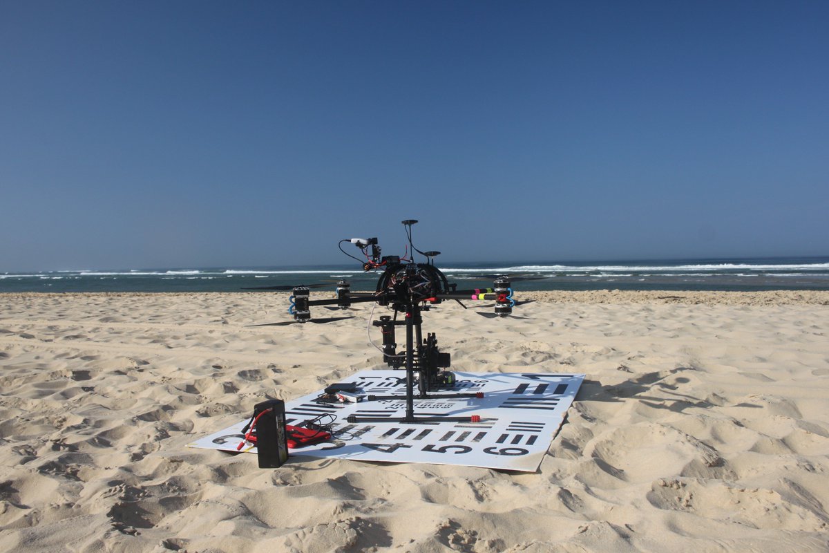 GEOSAT3D's tweet photo. Suivi de l'#érosion du #littoral à la pointe du @capferret : une méthodologie innovante imaginée conjointement avec #GeoNumerics et @telespazio #LiDAR #drone #satellite https://t.co/MkZtLDwcfn 🛰️🌊 https://t.co/lPhCh07yyS