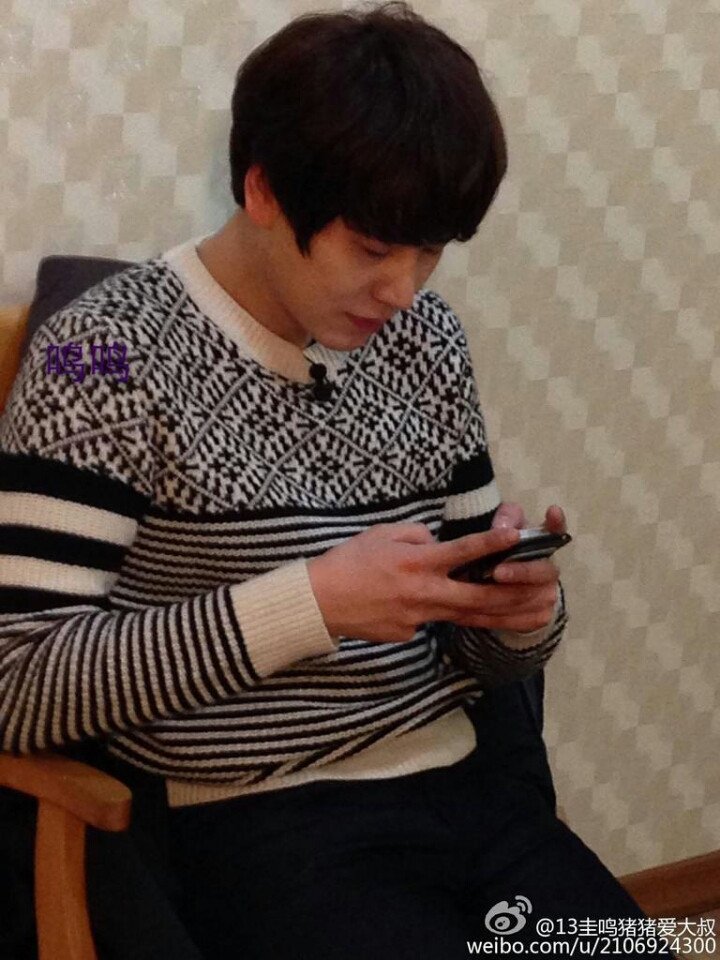 melon_gummy's tweet photo. LAでおともだちのけみおくんとデートしたチョコりんのインスタを見てヘコむきゅちゃん😂😂😂
#Gyuchoco #Kyuhyun #규현 #圭賢 #キュヒョン #คยูฮยอน #linechoco #초코 https://t.co/OzOh7fnAGi