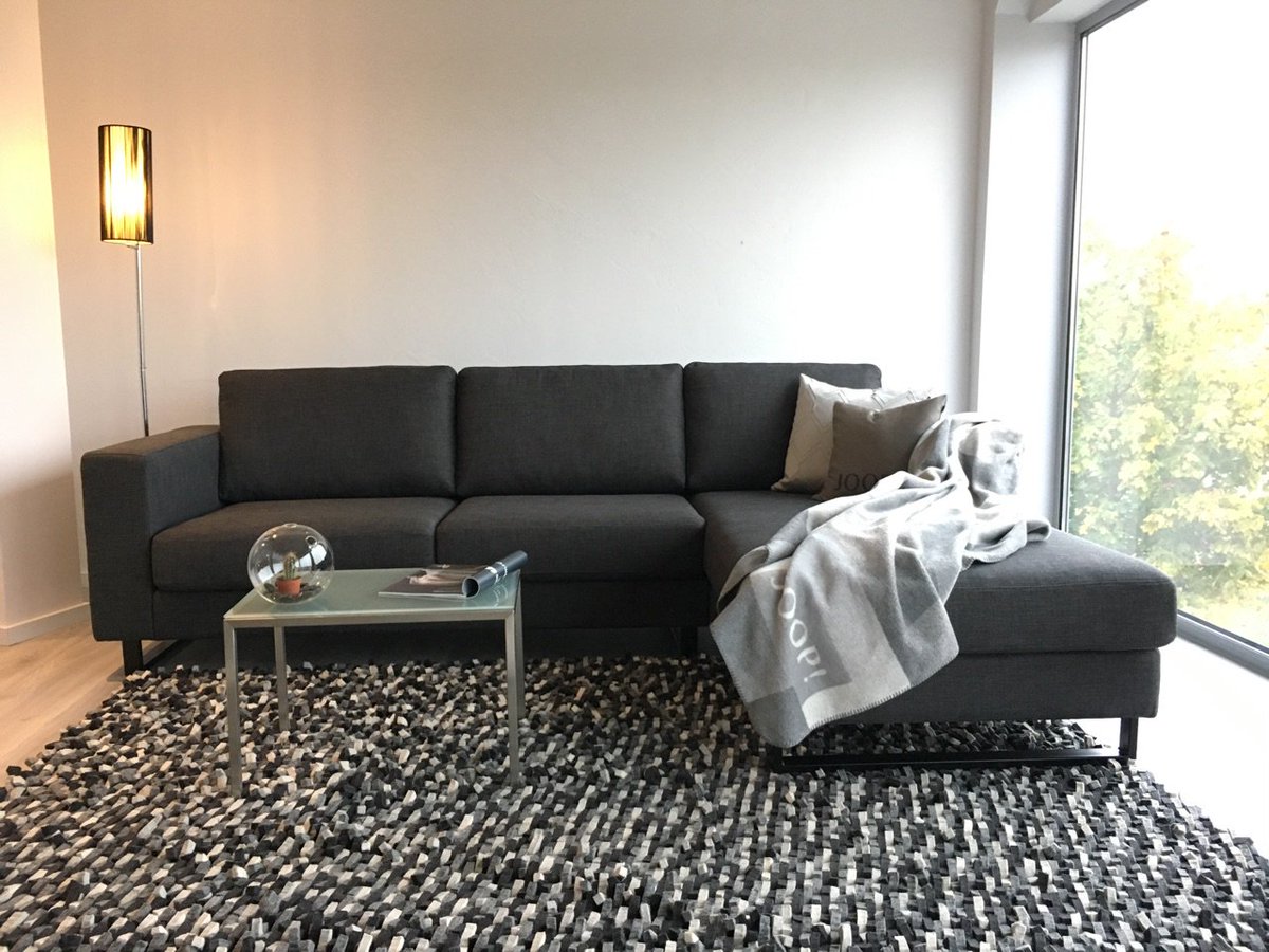 Stilpolster's tweet photo. Schöne Materialien machen Möbel lebendig!
Ravenna ist für alle, die bequeme 
Sitzgelegenheiten und geradliniges Design gleichermaßen zu schätzen wissen.
Neben Material und Anordnung können Sie verschiedene Armlehnen, Füße aber auch Sitzhöhe und Sitztiefe auswählen. https://t.co/HyYUAEbe5T