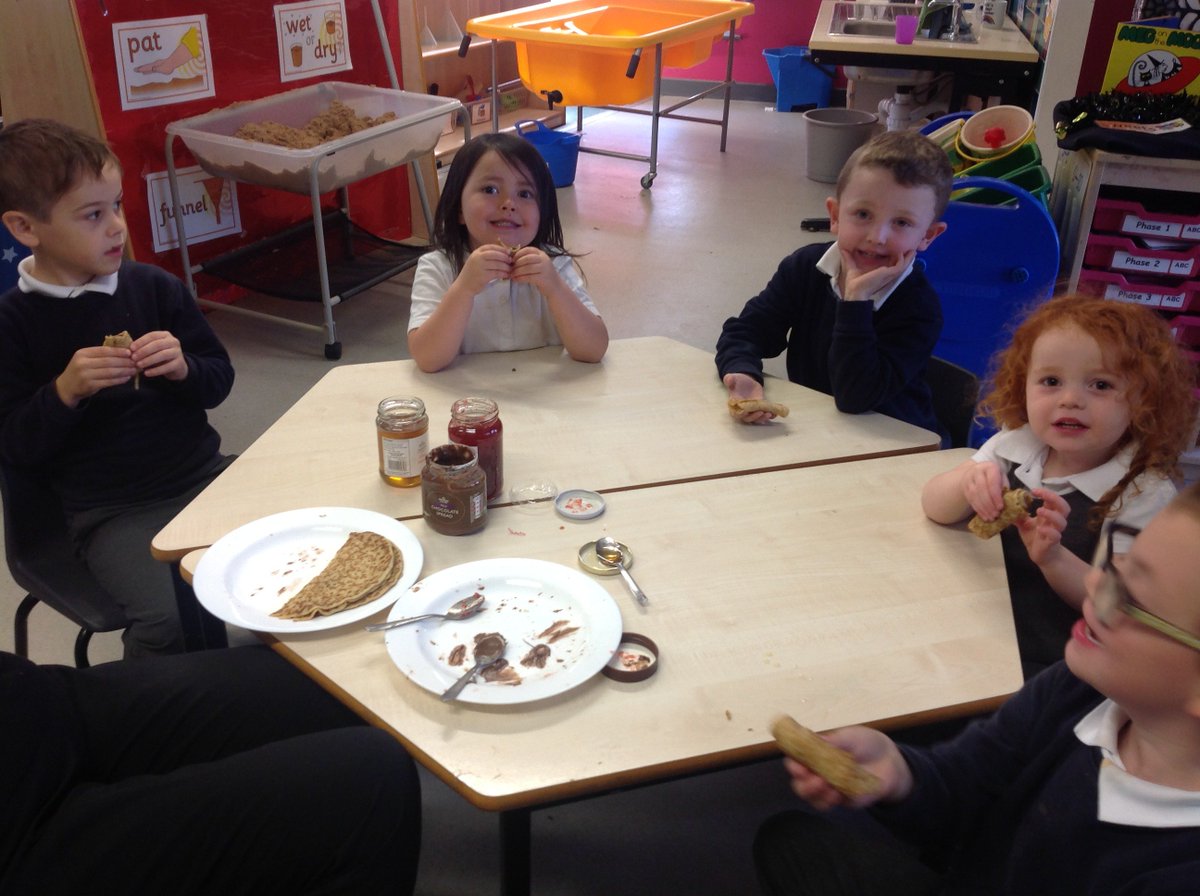 QRA_2026Y5's tweet image. FS2 children enjoyed their marble jar treat of Pancakes, chocolate, jam and honey last Friday! Well done for everyone working so hard to fill the marble jar. Remember to keep on green to take part in our marble jar treat. #goodlearning