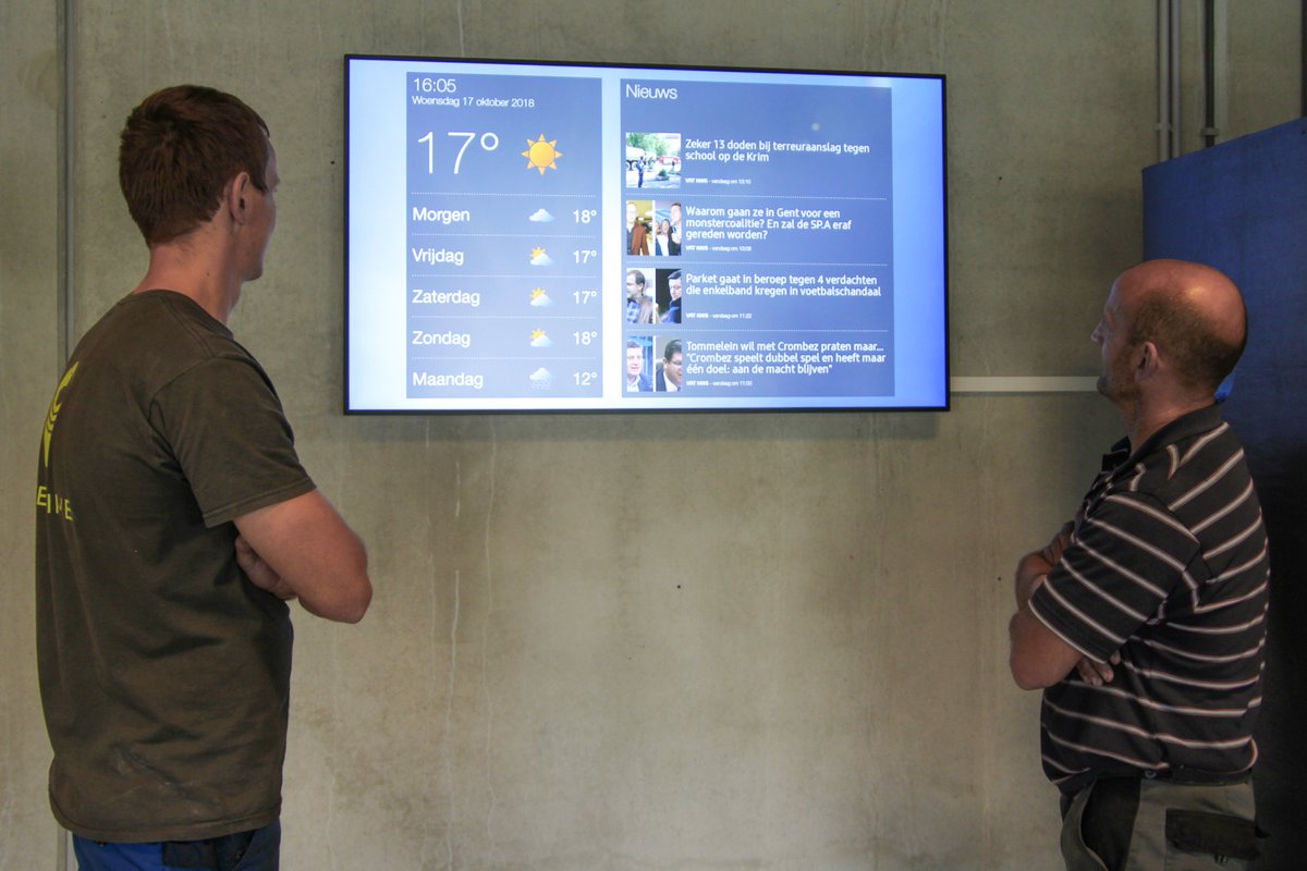 Vorige week kreeg de #internecommunicatie bij Petersime een boost dankzij de nieuwe #digitalsignage schermen in de productiesite! 🤩 Want goed geïnformeerde medewerkers zijn betrokken &amp; gemotiveerde medewerkers, en daar gaan we voor! 😉👊