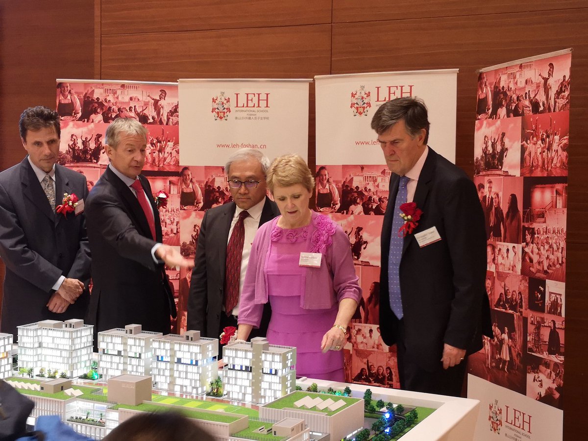 LEHFoshan's tweet photo. Admiring the plans for LEH-Foshan. #LEH #LEHF #GreatBritishEducation https://t.co/JFpJBL2FT2