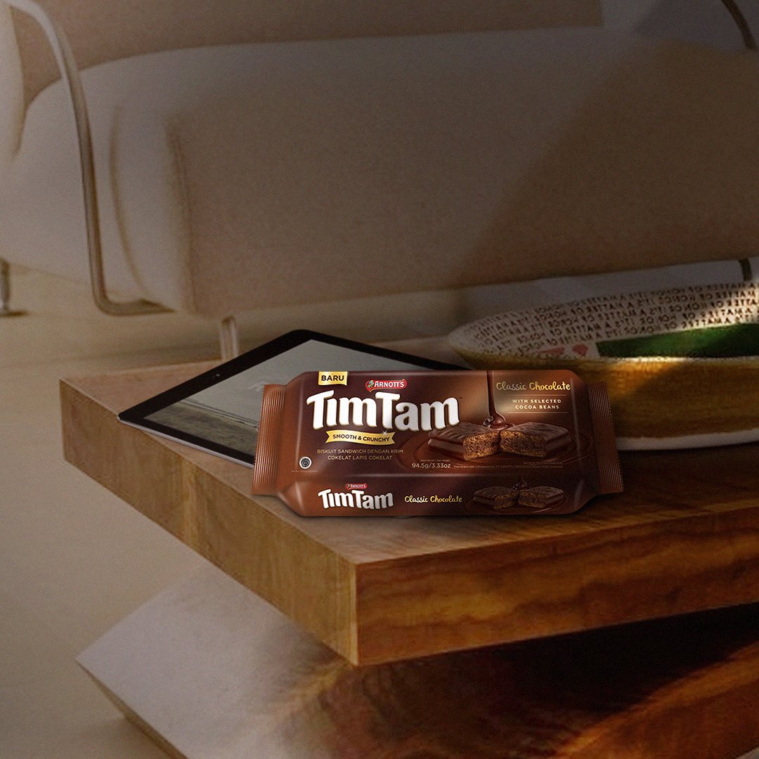 timtamlicious's tweet photo. Refresh your cozy afternoon with TimTam yang dibuat dengan biji cocoa pilihan, PERFECT for your moodbooster anytime it’s needed! Available in your nearest store for only 9,000an!  #3LapisKelezatan #TimTamBARU https://t.co/p0t7uQ3Mws