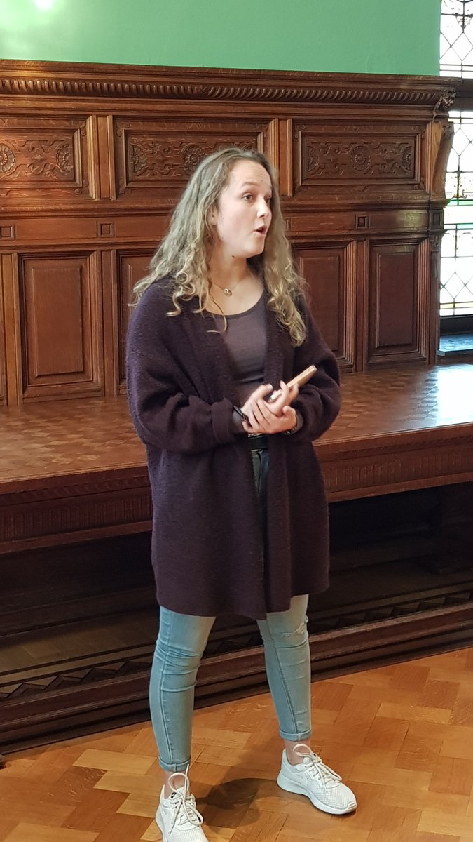 molengeek's tweet photo. #Hackborgerhout Day3 Presentaties: FoodPool, is de 5de pitch. Deze app is bedoeld om particulieren en bedrijven te helpen bij het verkopen of geven van overblijvende voedsel #MolenGeekAntwerp https://t.co/LQAUkNrrRn