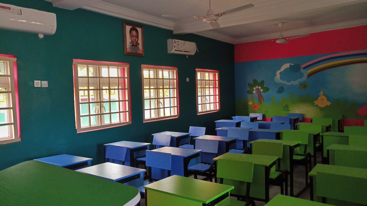 OzavoguAbdul's tweet photo. And on the inside, this is what the classrooms look like. Everything is to standard. A very conducive environment for learning. https://t.co/zorhVqazRh