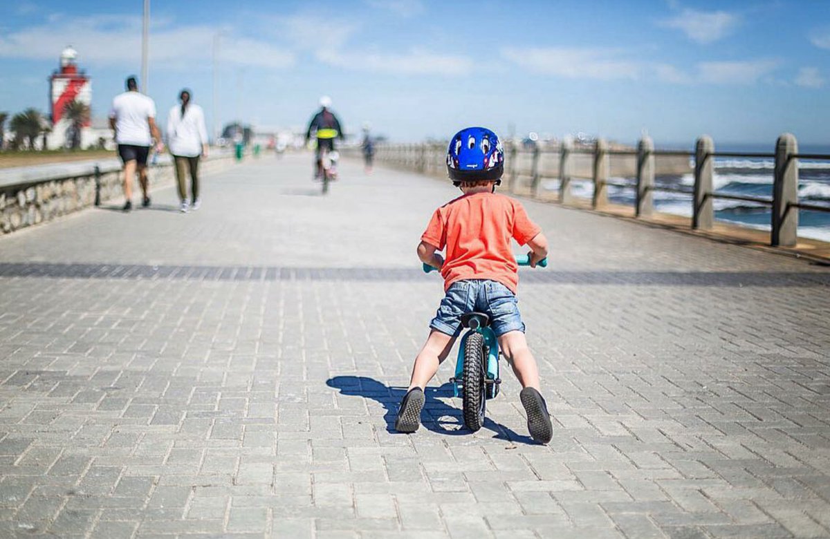 Sunny days and a summer sky call for promenade rides!