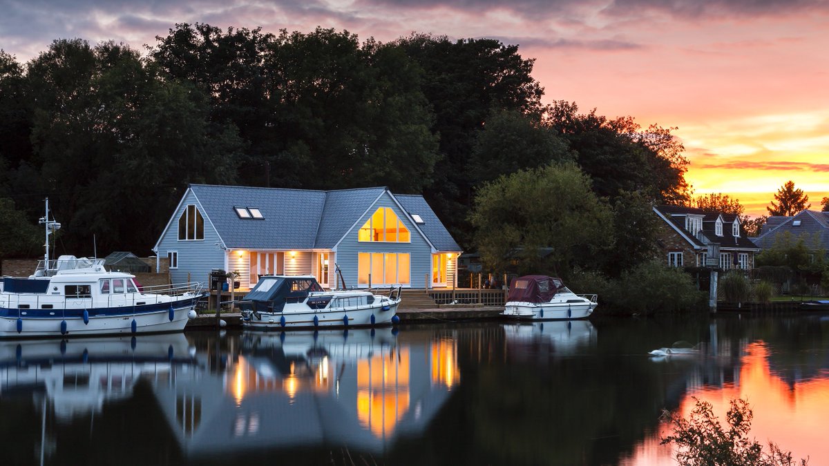 Hundreds of dealers all over the UK stock our James Hardy products. Find your nearest at: jameshardie.co.uk/find-a-dealer/… #property #construction #cladding #tiling