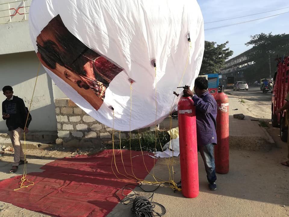 Prashanth8997's tweet photo. #HappyBirthdayPrabhas
Prabhas image on the baloons https://t.co/5xL1MXpQxR