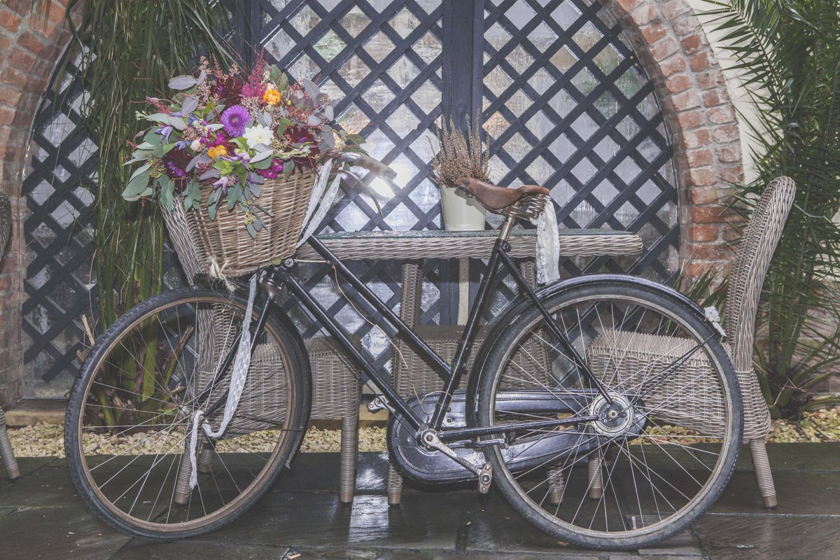 Parksweddings's tweet photo. We love a Vintage themed Wedding at the Temple of Minerva. We are now working with @BristolVintage to offer authentic Vintage crockery and props to help you create your romantic big day #vintagewedding #parkwedding #heritageparkweddings https://t.co/RLF49eYOxU https://t.co/8GukzHkUW1