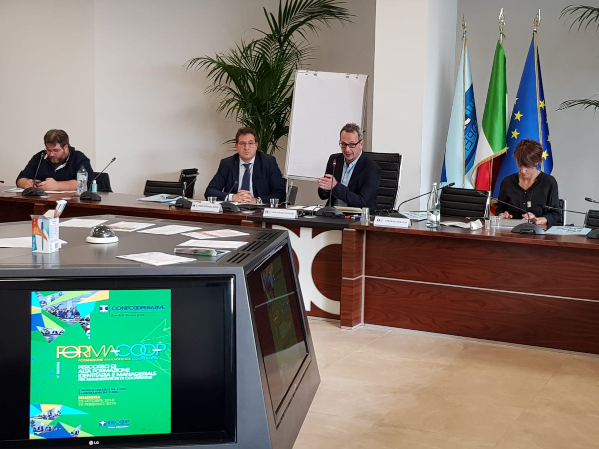 "Non c'è crescita economica senza crescita delle persone che lavorano nelle imprese. Servono donne libere e uomini liberi all'interno delle strutture organizzative".
Così don Davide Vicentini al #FORMACOOP4 
<a href="/IrecoopER/">Irecoop ER</a>