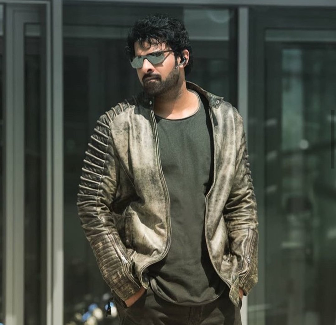 dandu_gopal's tweet photo. Happie b'dayy drlgg 😍😍 #HappyBirthdayPrabhas https://t.co/Xay4OIKv7z