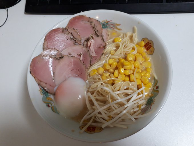 できた(博多ラーメンを知らない人が作っています) 