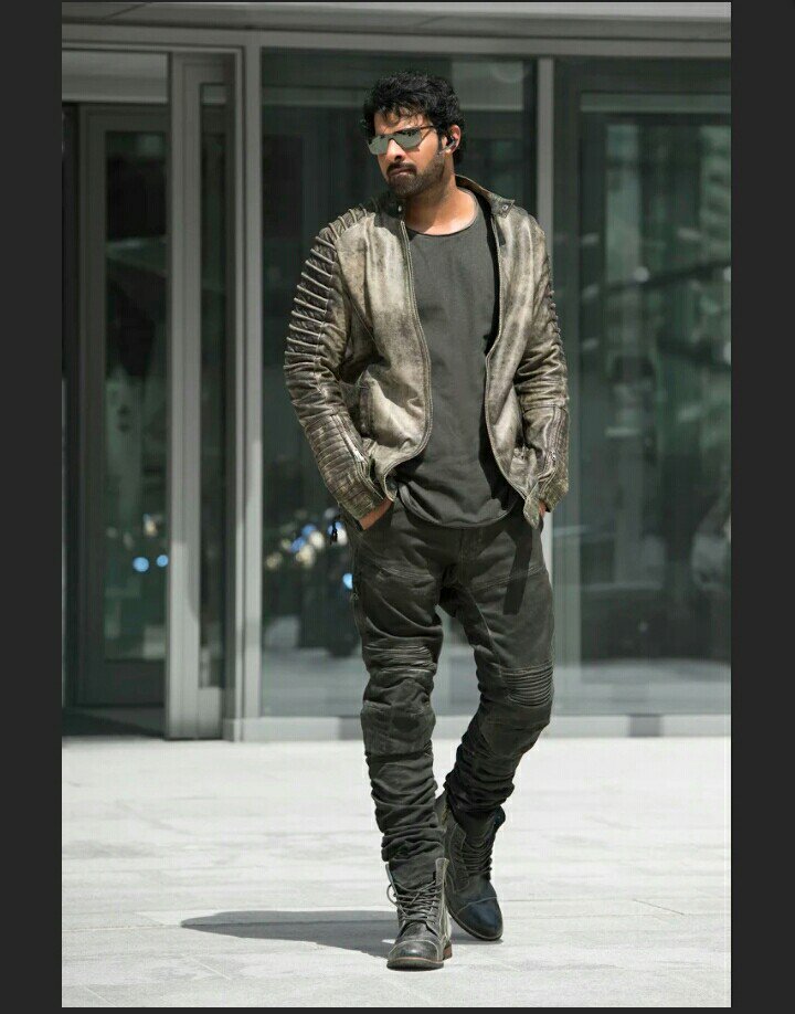 DrlngPrabhasFC's tweet image. Too hot to handle🔥🔥🔥
#HappyBirthdayPrabhas #Prabhas
