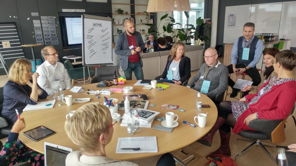 Session 1+1 = 3 mit <a href="/danieltrebien/">Daniel Trebien</a>
Wie werden Entscheidung in einer Selbstorganisation getroffen. <a href="/AugenhoeheCamp/">AUGENHÖHECamp</a> #AHcamp