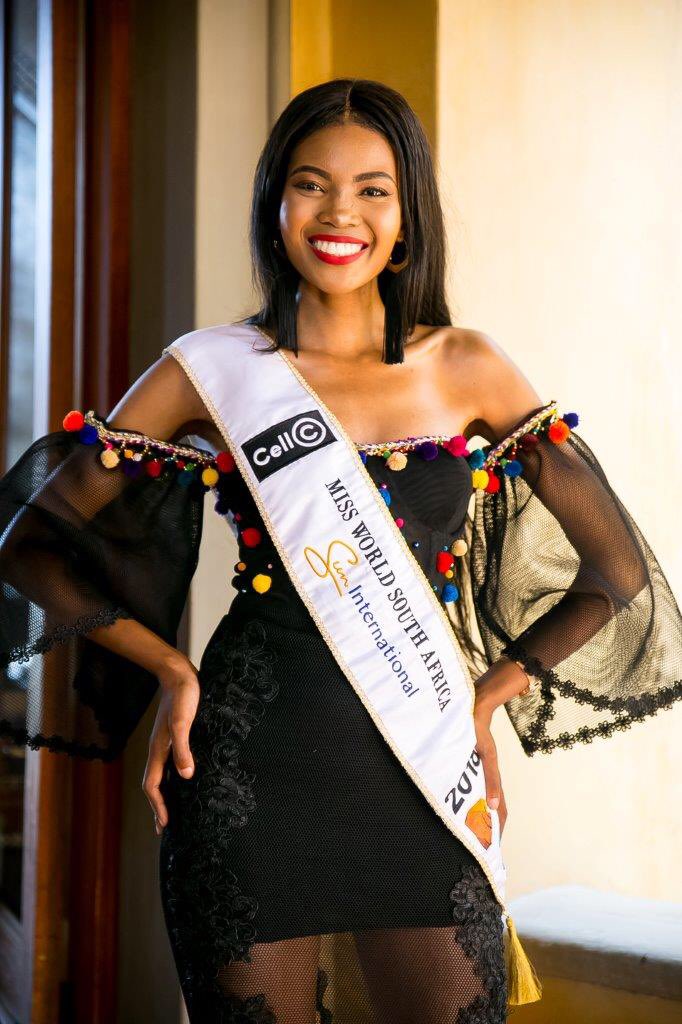 The IIE’s Varsity hosted a Queen For A Day for 10 young girls. The girls were all treated to hair & make-up. They went to @castellodimonte & were welcomed by @MissWorldLtd Miss World South Africa, Tbilisi Keyi. They received a silver angel necklace from @LeRouxJewellers. #Spoils