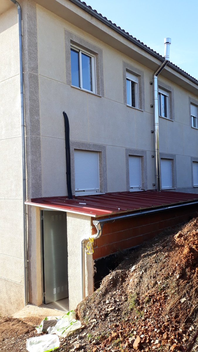 energycalor's tweet photo. Comenzando la mañana con una #easypell de #okofen en caminomorisco, Caceres https://t.co/hD8sUUVoqe