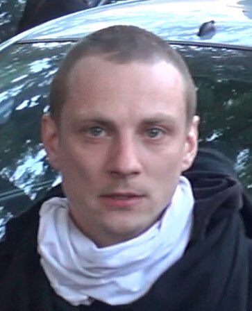 Derrick1Stephan's tweet photo. Nach schweren Landfriedensbrüchen am 1. Mai – Polizei bittet um Mithilfe! #Berlin 
https://t.co/5VKmWj0wST https://t.co/C6xyUKj4IN