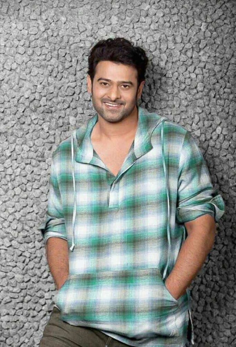 revanth_singer's tweet photo. Urs looks lovely 
Urs action blindly
Urs following hugly
#HappyBirthdayPrabhas https://t.co/Mt19A8ChrY
