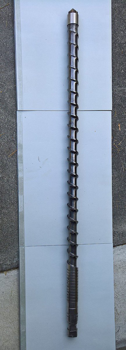 Zu verkaufen: Schnecke von Arburg Spritzgiessmaschine, Durchmesser 50 mm, wenig gebraucht, Preis Euro 990.--, nähere Auskunft unter +41 79 671 30 64