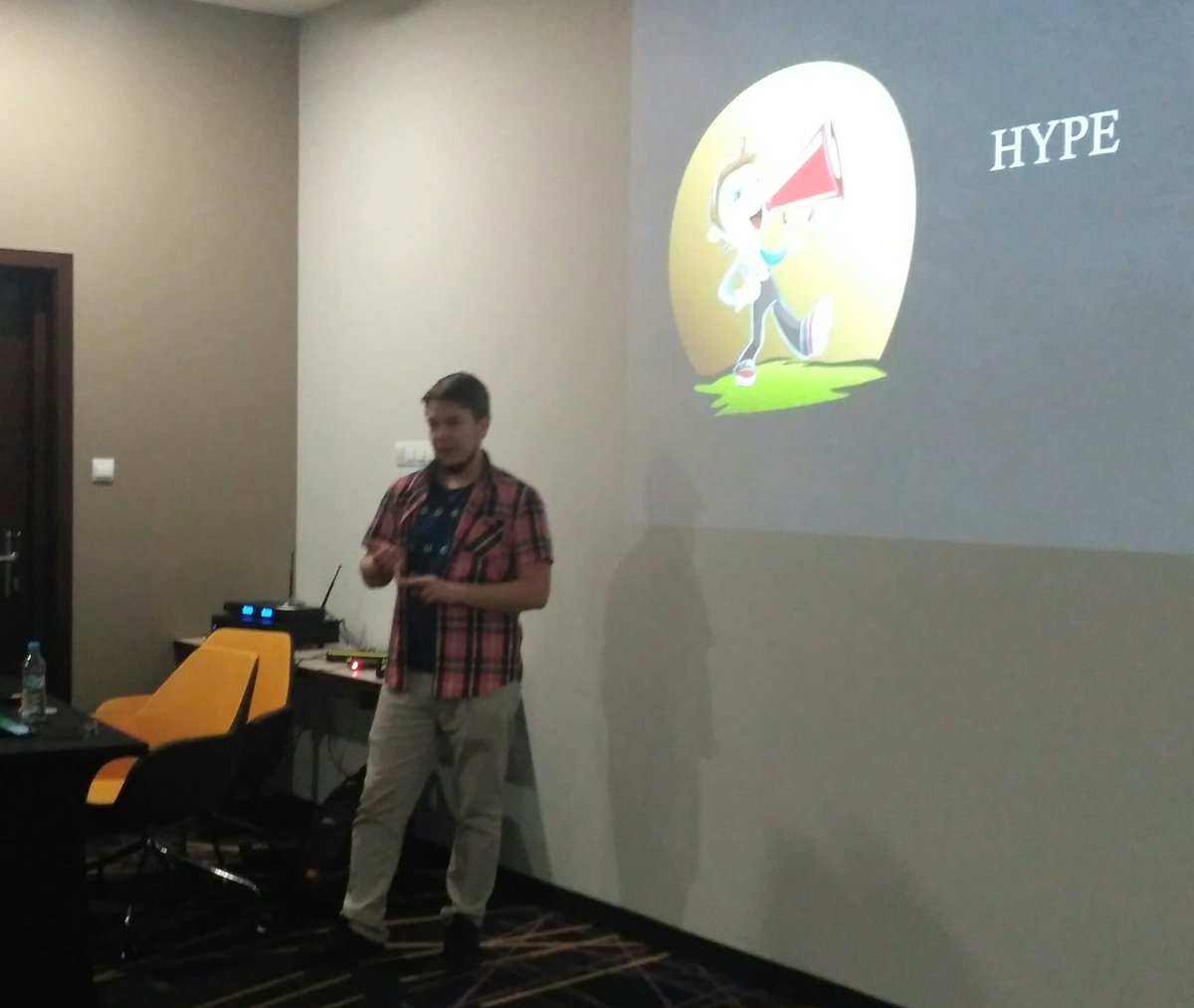 WalenciukC's tweet photo. W końcu dowiedziałem się co stoi za słowem server-less
Niestety nie oznacza to wyeliminowanie serwerów w ogóle
Na początku śmieszne 😀, a potem konkretnie jak to działa w Azure ☁️
Dowiedziałem się więcej niż chciałem 🎯
💥
#4DevelopersŁódź
#4developers
#4developers2018 https://t.co/j59gJBuxoe