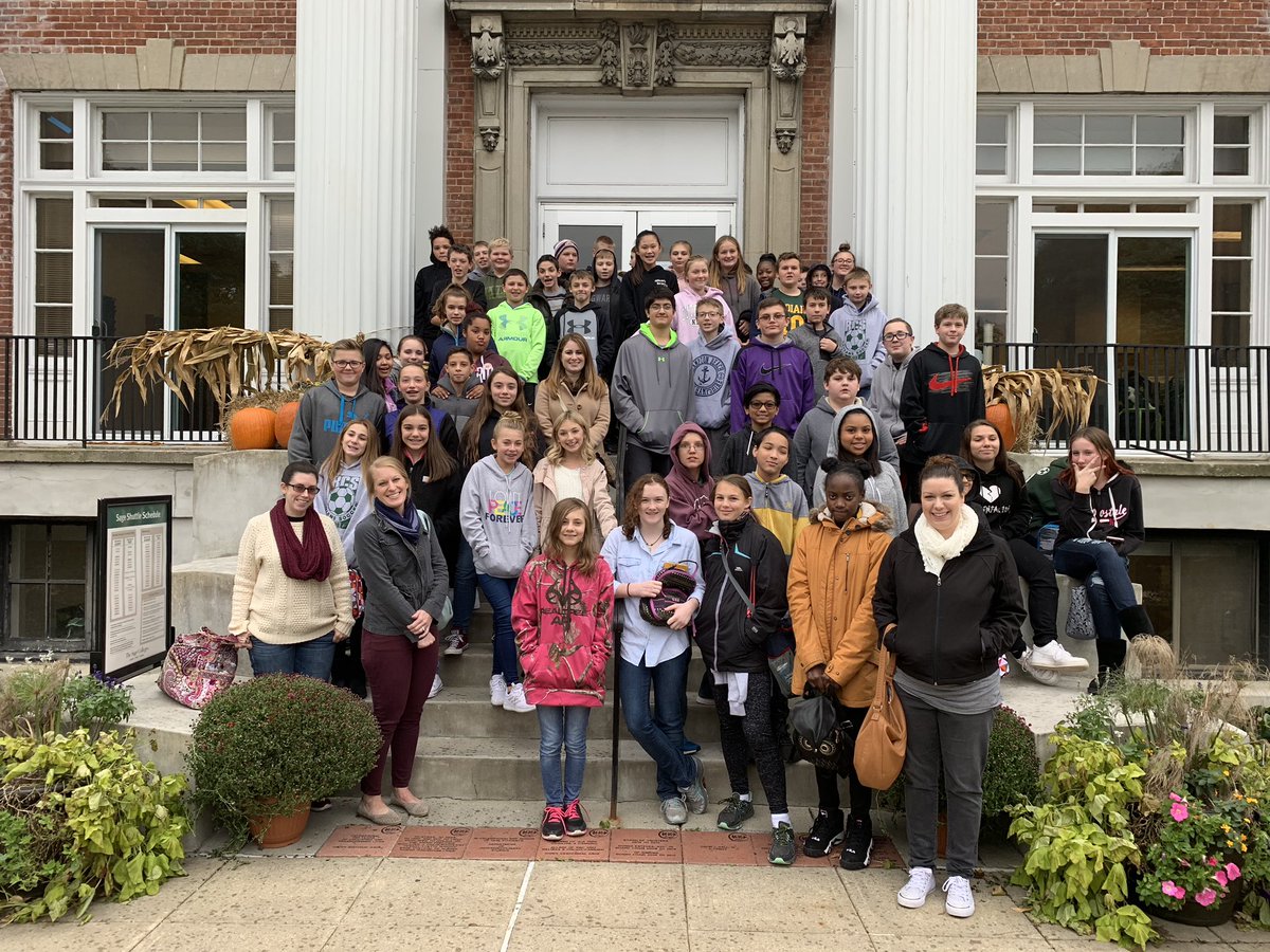spindles4's tweet photo. Mrs. Jennes’ FACS class visits Sage College of Albany. #RCSLovesToLearn https://t.co/A8exDMdIr5